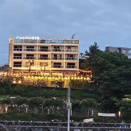 סאוגוויפו Cheonjiyeon Crystal Hotel מראה חיצוני תמונה