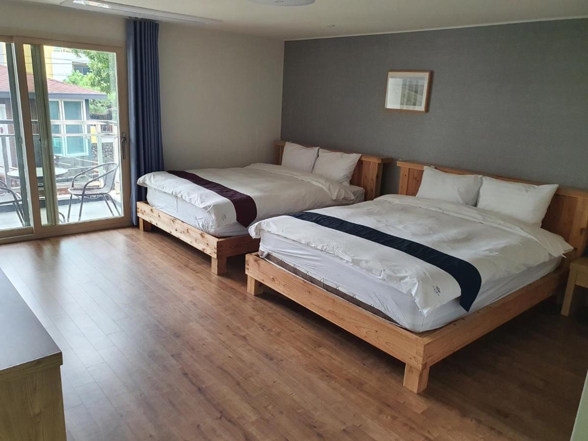 סאוגוויפו Cheonjiyeon Crystal Hotel מראה חיצוני תמונה
