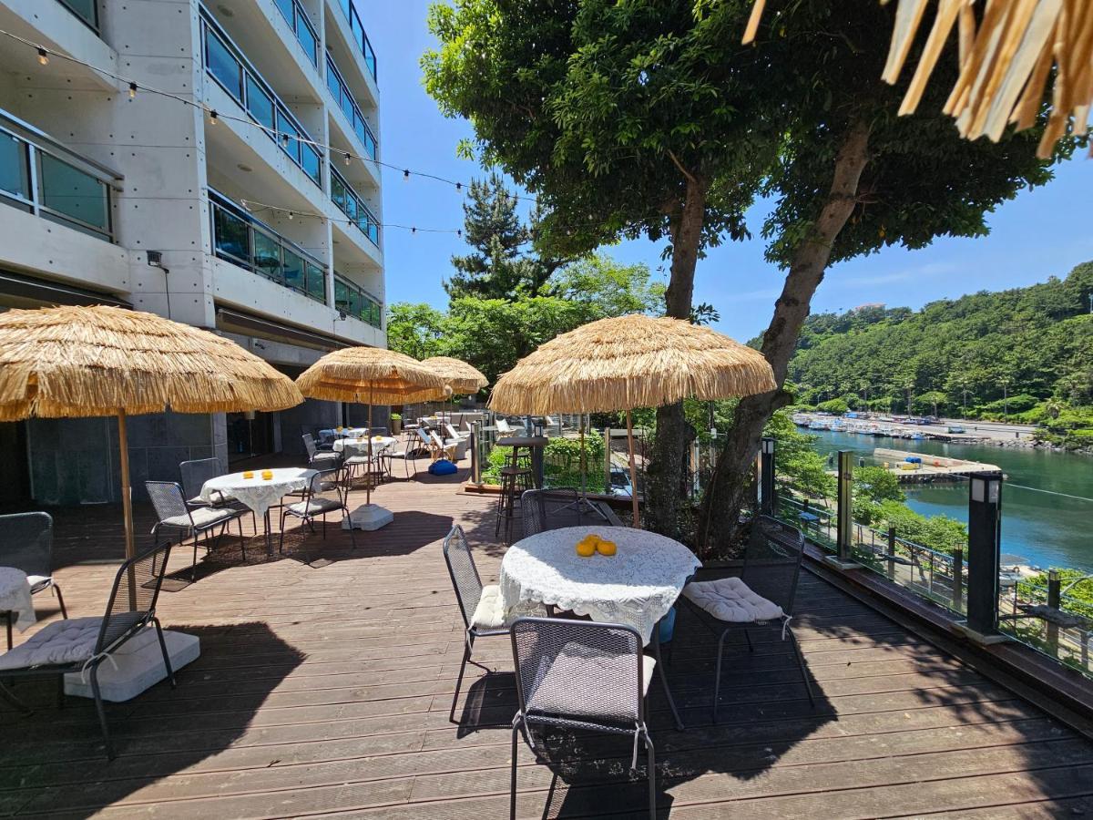 סאוגוויפו Cheonjiyeon Crystal Hotel מראה חיצוני תמונה