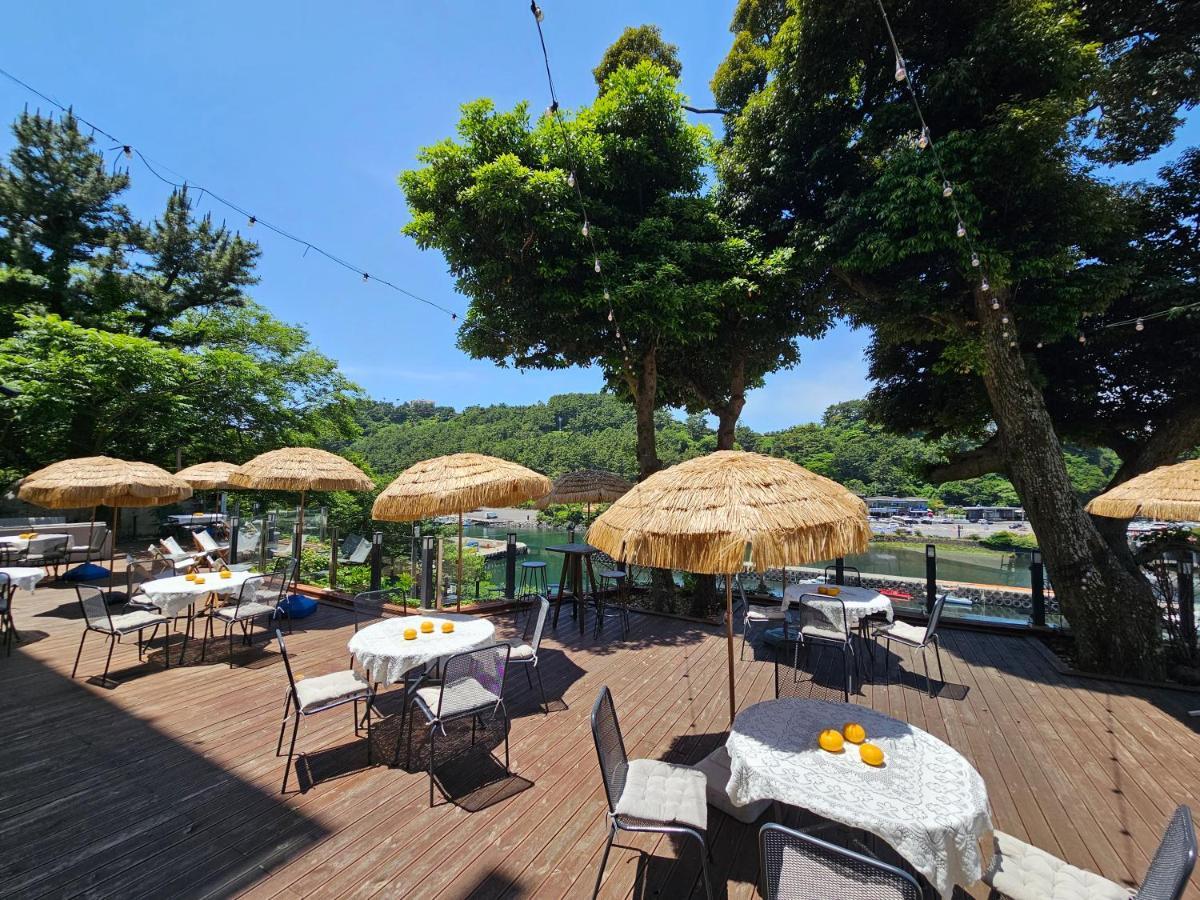 סאוגוויפו Cheonjiyeon Crystal Hotel מראה חיצוני תמונה
