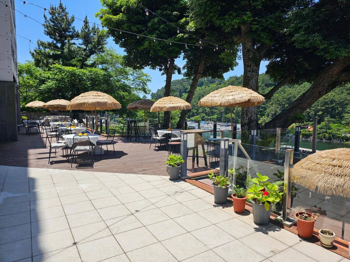 סאוגוויפו Cheonjiyeon Crystal Hotel מראה חיצוני תמונה