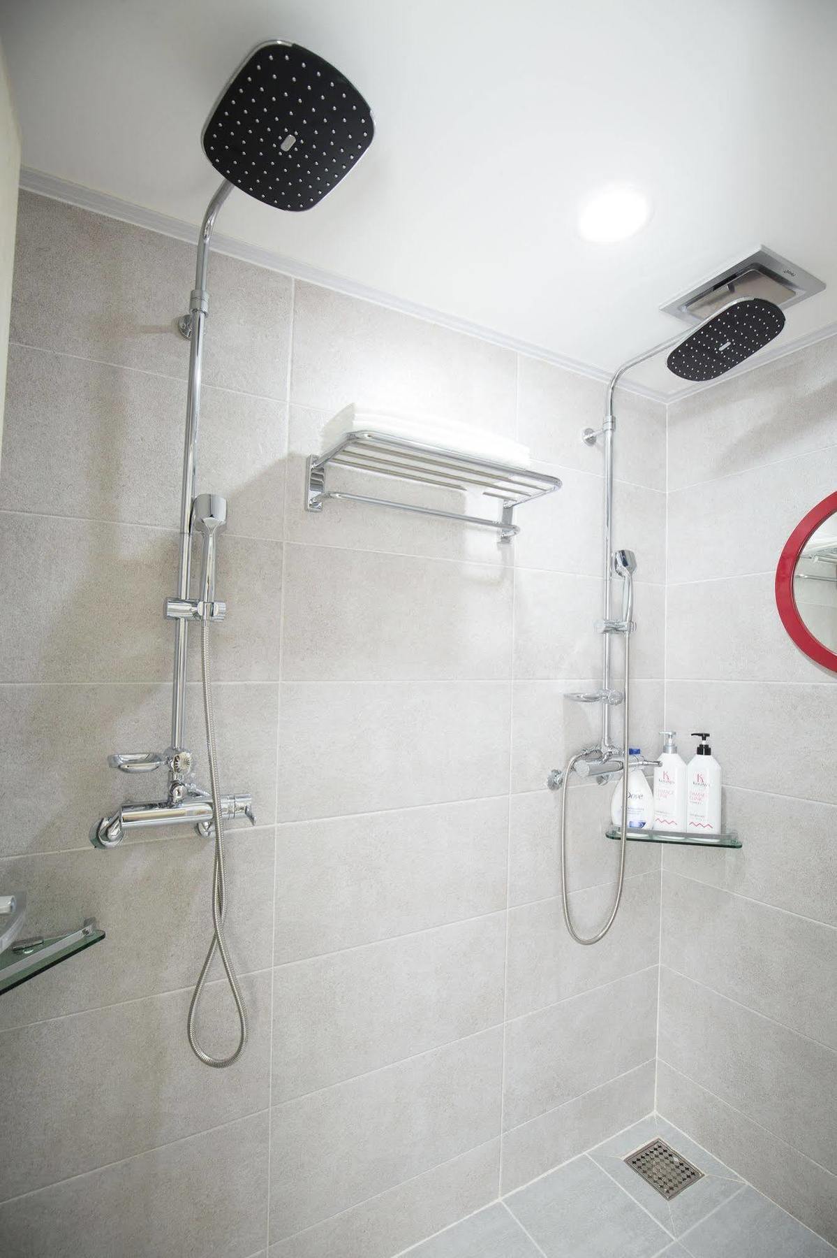 סאוגוויפו Cheonjiyeon Crystal Hotel מראה חיצוני תמונה