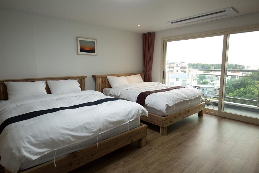 סאוגוויפו Cheonjiyeon Crystal Hotel מראה חיצוני תמונה