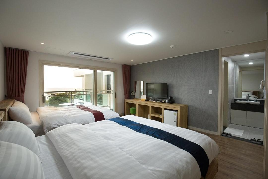סאוגוויפו Cheonjiyeon Crystal Hotel מראה חיצוני תמונה